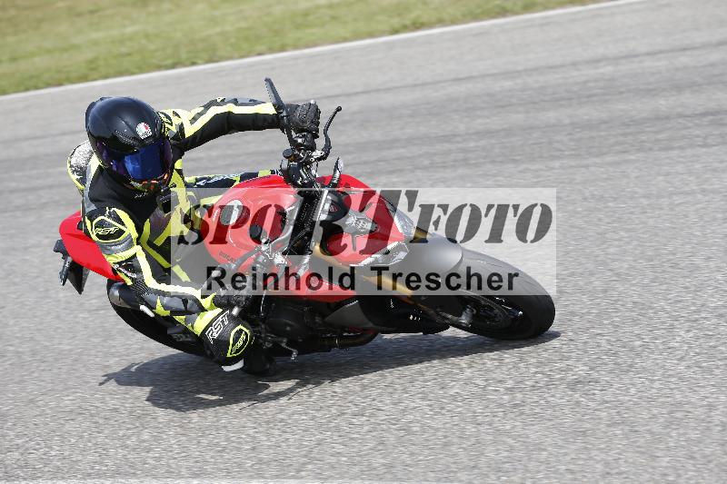 Archiv-2025/27 12.06.2025 Ducati Schweiz Trackday Warmup  ADR/blau-bleu/ohne